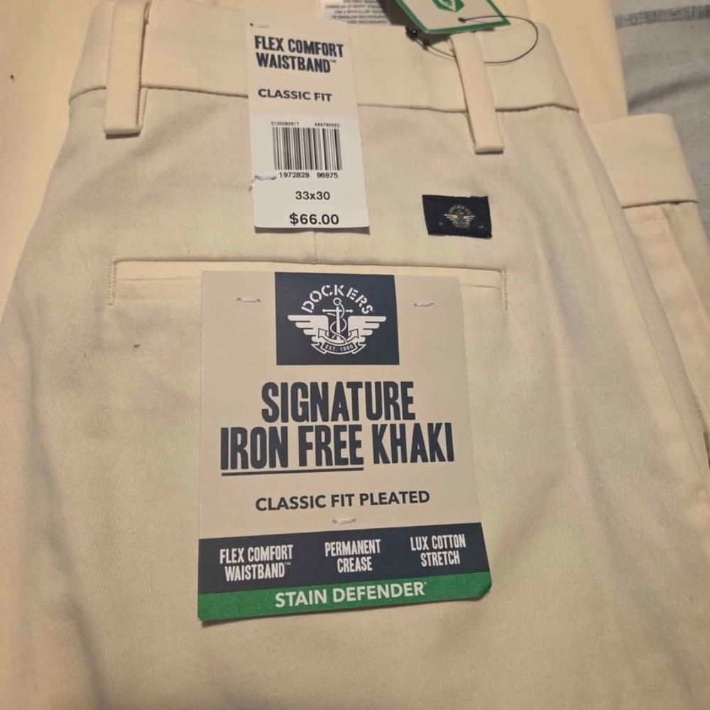 Dockers Signature Iron Free Khaki Classic Fit Pleated Pants - Khaki. 33×30